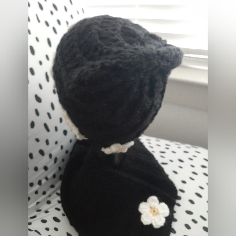 Crochet Daisy Hat & Scarf Set - Picture 9 of 10